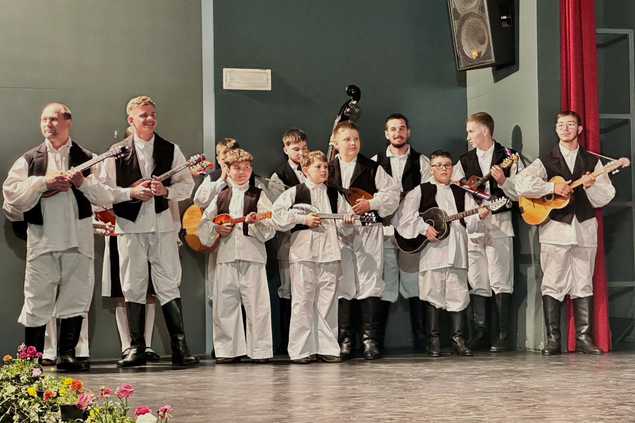 Mlađa tamburaška sekcija